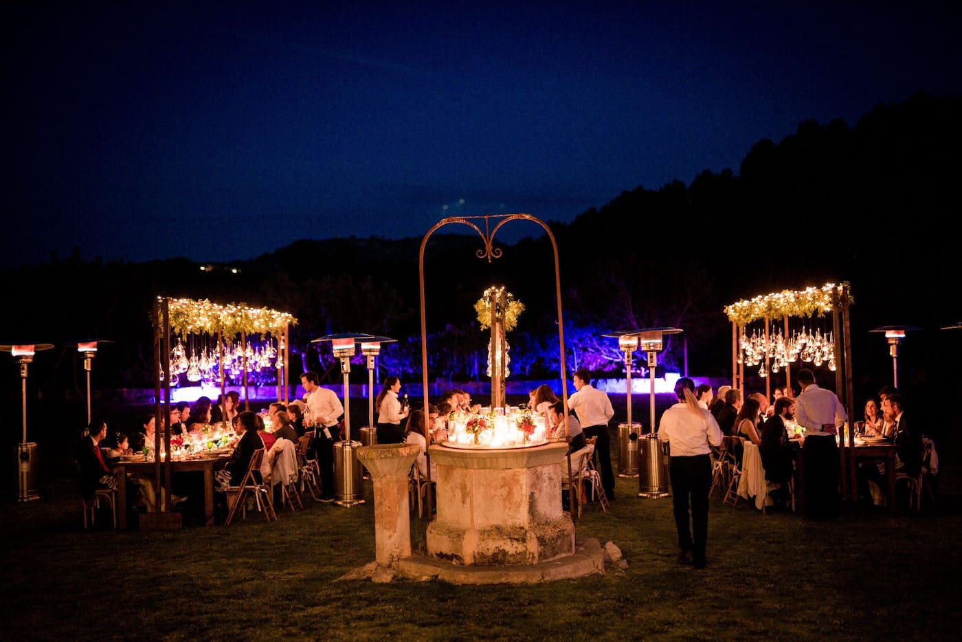 cena romántica de boda en el patio de la finca biniorella, Andratx, Mallorca